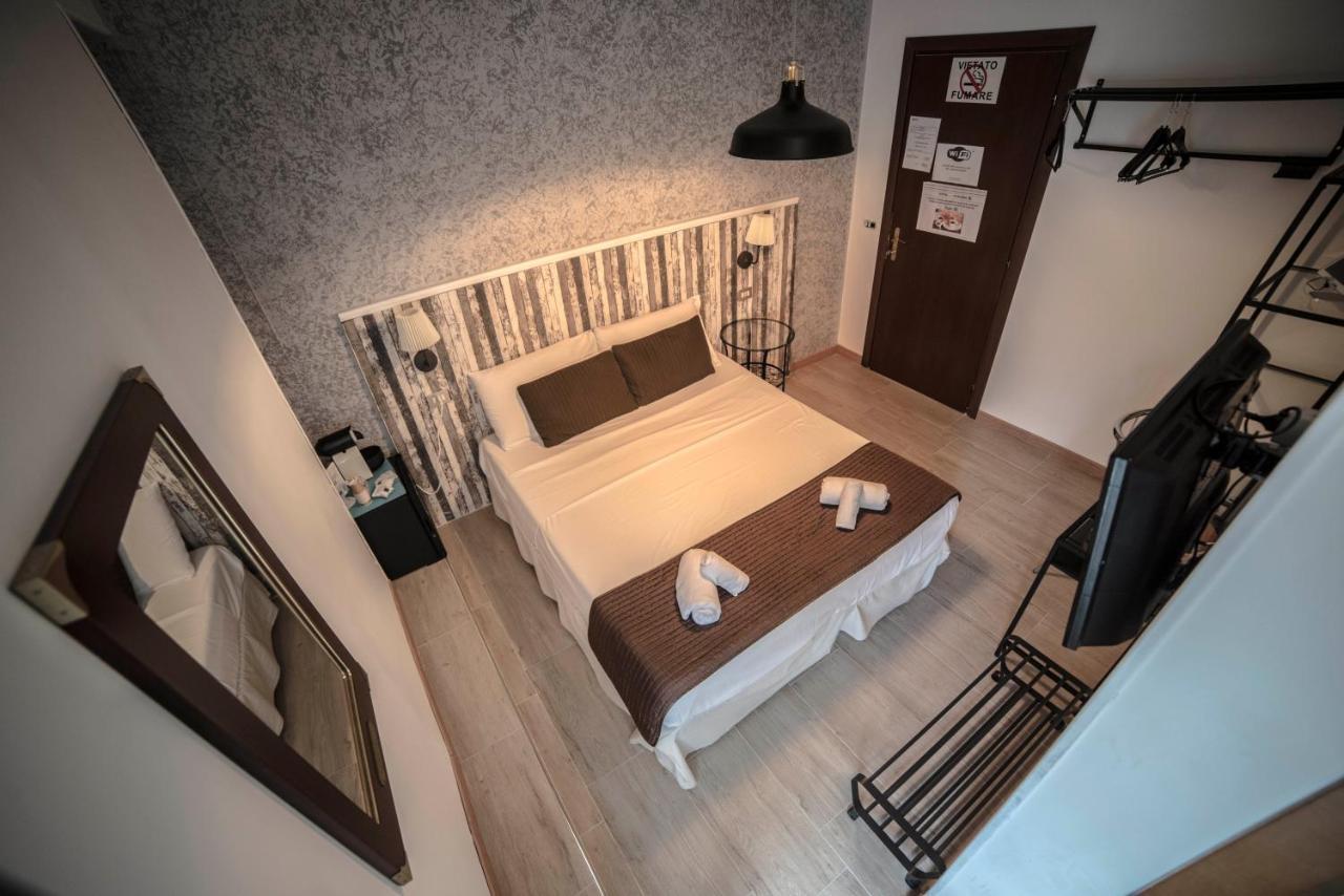 Galleria Frascati Rooms And Apartment Exterior foto