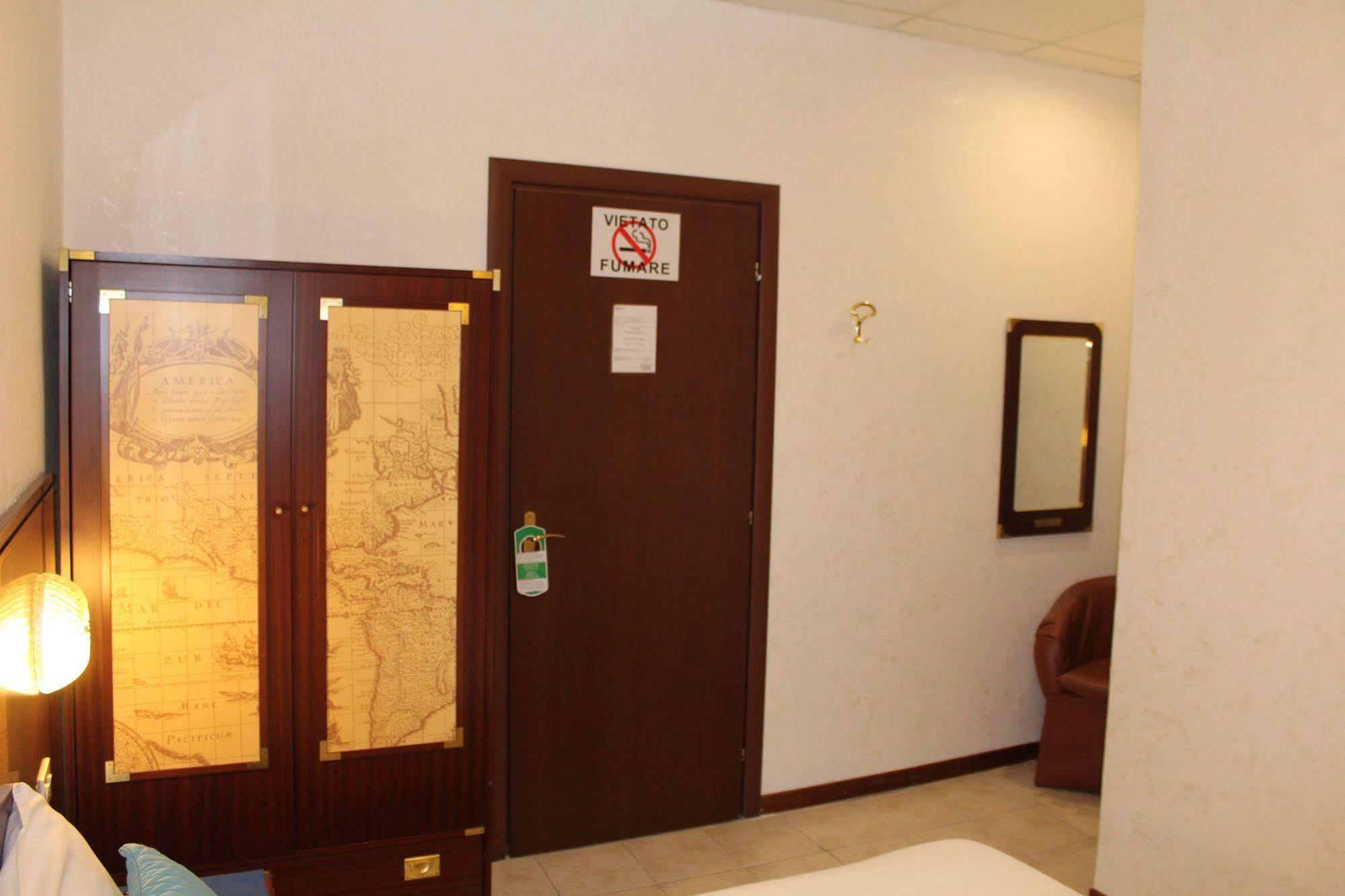 Galleria Frascati Rooms And Apartment Exterior foto