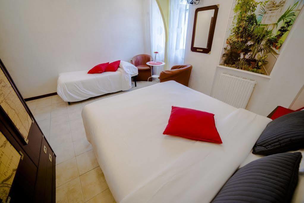Galleria Frascati Rooms And Apartment Exterior foto