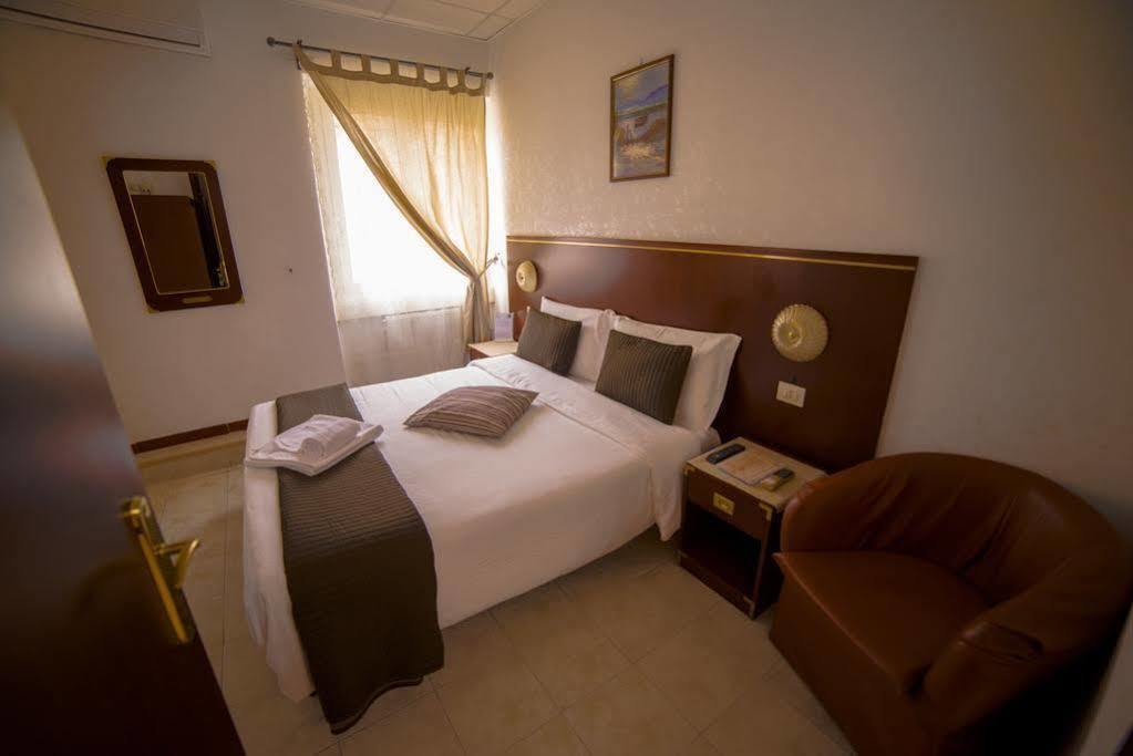 Galleria Frascati Rooms And Apartment Exterior foto